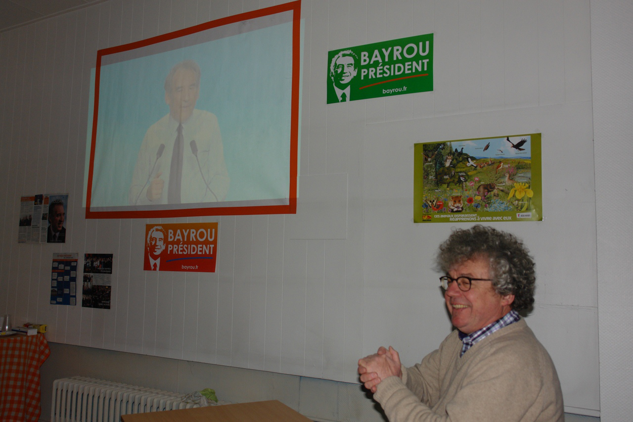 DIVERS STAMMTISCH AUTOUR DE LA CAMPAGNE DES PRESIDENTIELLES 2012 DE FRAN�OIS BAYROU AU LOCAL DE CAMPAGNE DE STRASBOURG.