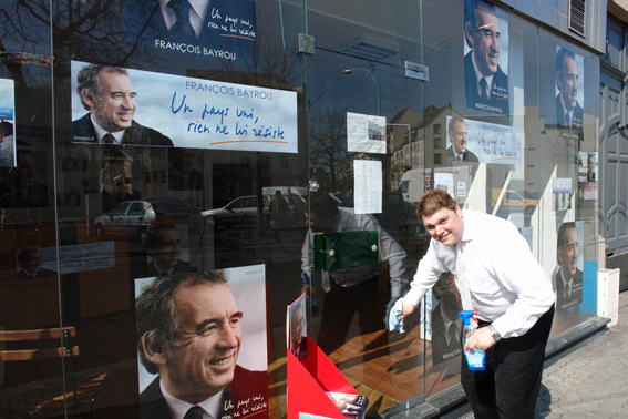 LE QG DE CAMPAGNE DE FRANCOIS BAYROU, AU 39 AVENUE DE COLMAR � STRASBOURG.